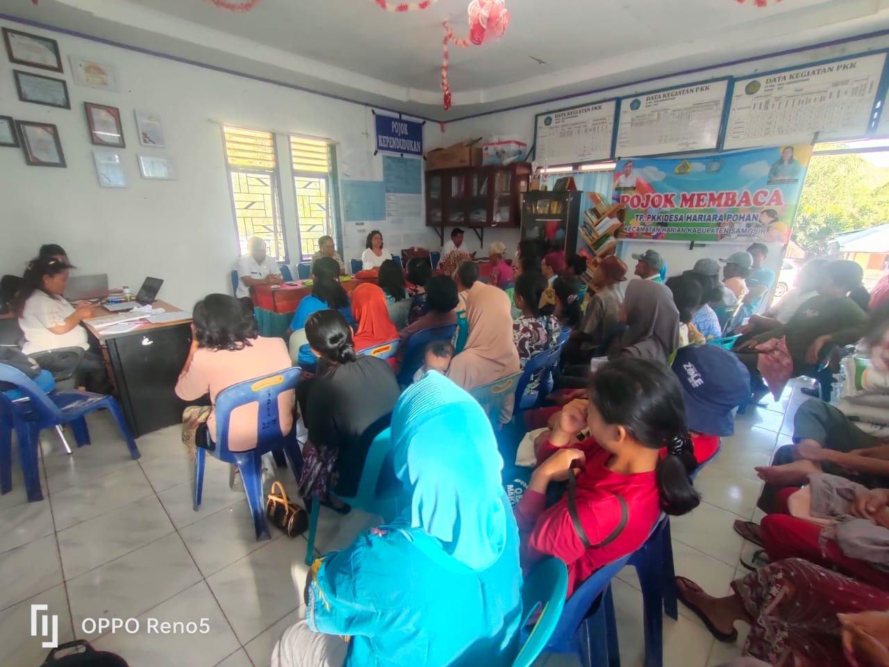 Bhabinkamtibmas di Hariara Pohan Samosir Bagi BLT: Bukan untuk Judi