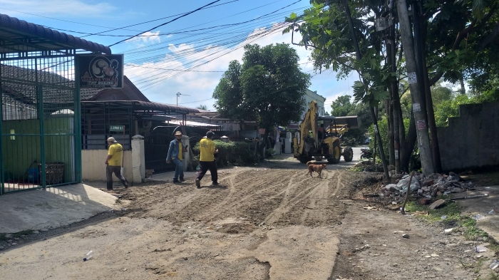 perbaikan-Jalan-Sembada-IX-yang-hancur-lebur.jpg