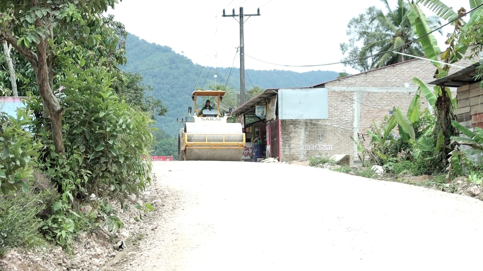 Warga Desa Simungun Lega, Jalan Rusak Hancur Lebur Sekarang Sudah Mulus