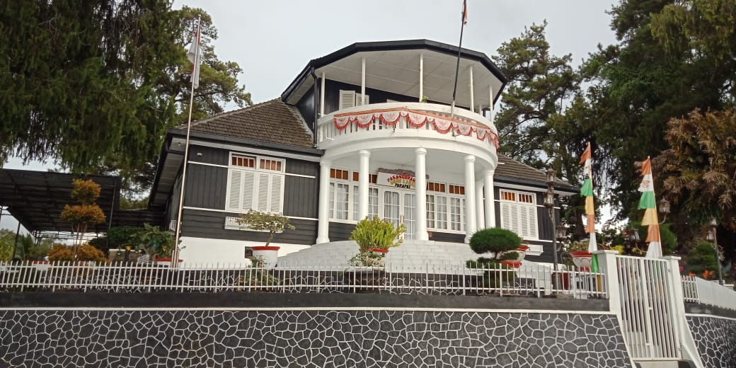 Kondisi Kolam Renang di Pesanggrahan Soekarno yang Dikerjakan Disbudpar Sumut Dibiarkan Terbengkalai