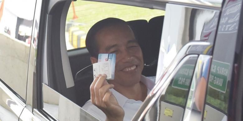 presiden-joko-widodo-menggunakan-tapcash-bni_20170911_224136.jpg