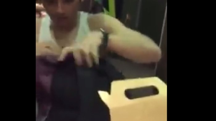 Bikin Terkejut Sekaligus Ngakak Abis Kelakuan Pemuda Ini Saat di Restoran Cepat Saji