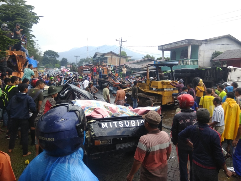 Kecelakaan Beruntun di Depan Hill Park Sibolangit, Warga Kaget Dengar Dentuman Keras