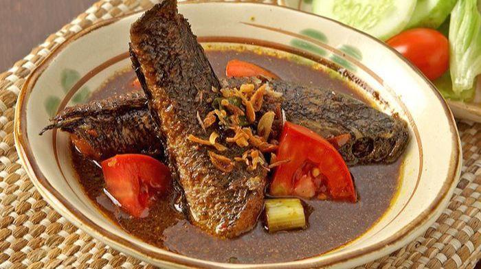 Resep Gabus Pucung, Cita Rasa Hitam Legam yang Melegenda Dari Betawi