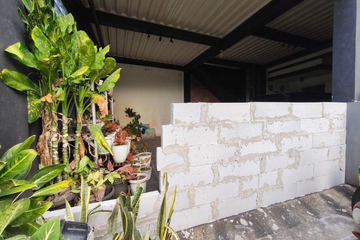 rumah-ditutup-tembok-di-Tangerang-Selatan.jpg