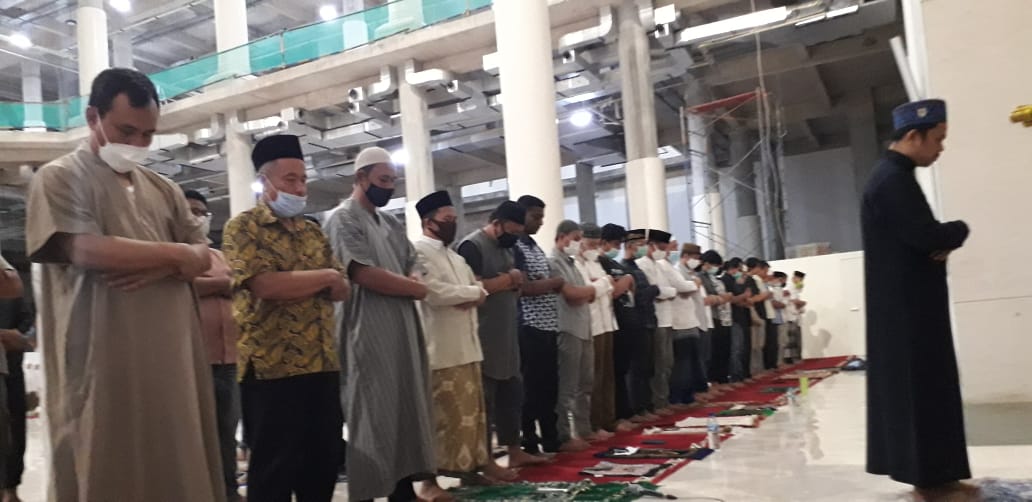 salat-tarawih-di-masjid-agung.jpg