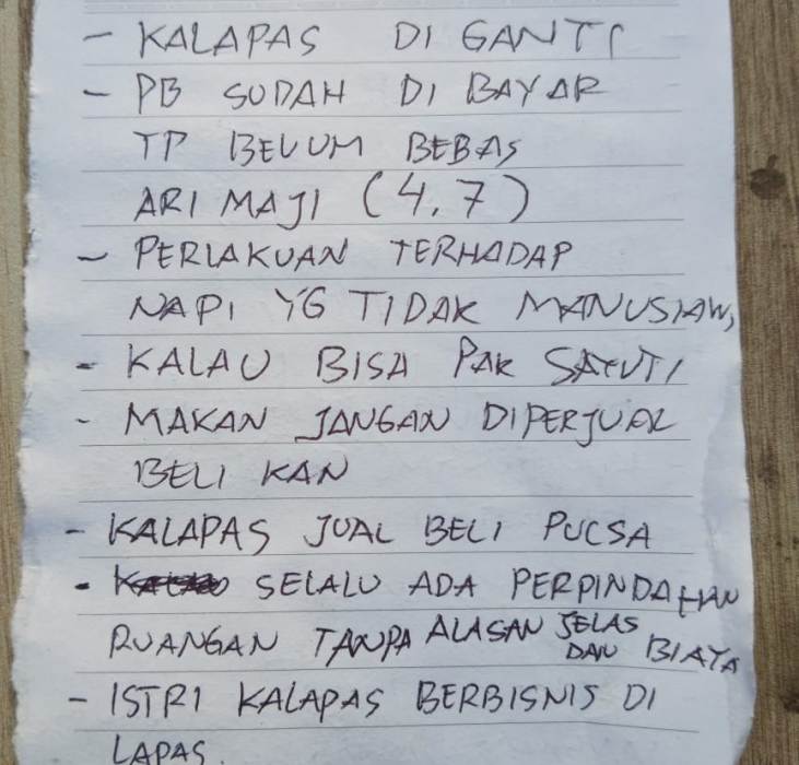 satu-dari-tiga-lembar-kertas-berisi-tuntutan-narapidana.jpg