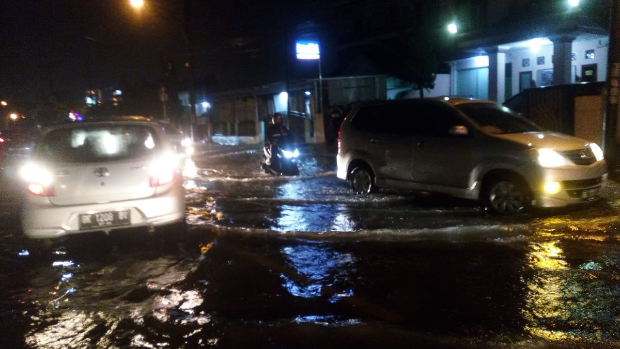 PRAKIRAAN BMKG: Malam Hari Diperkirakan Hujan Lebat Disertai Angin Kencang dan Petir