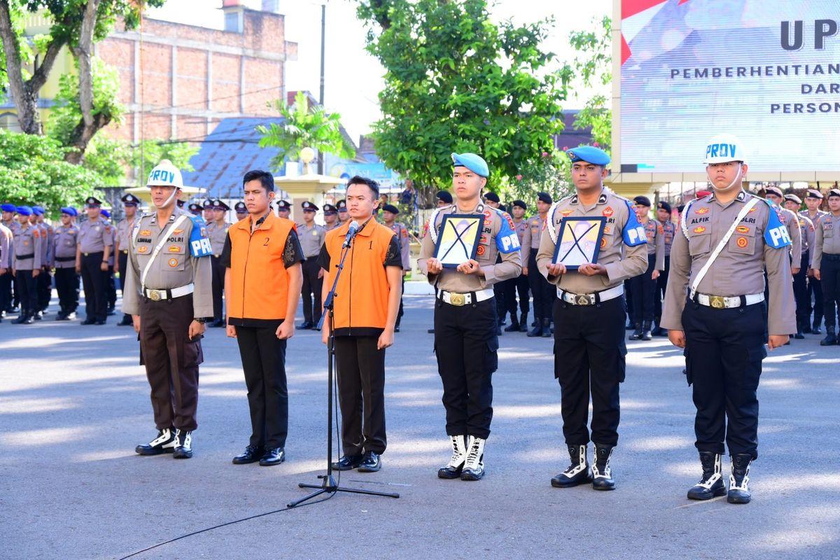 seragam-polisi-rudapaksa-dicopot-kapolda-jambi.jpg