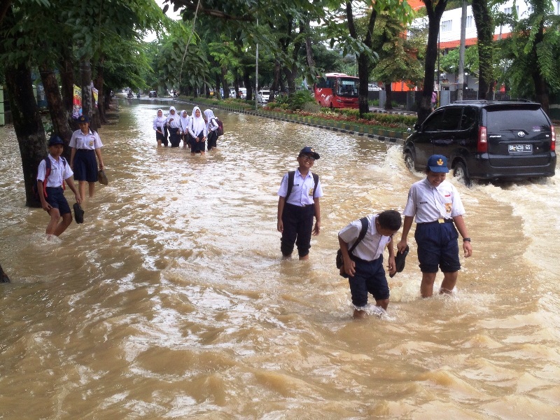 BPBD Salurkan Bantuan untuk Pengungsi Banjir di Medan