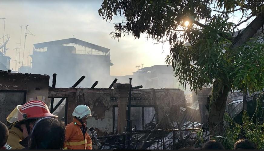 BREAKING NEWS: Pemukiman Padat Penduduk di Jalan Mahkamah Medan Ludes Terbakar