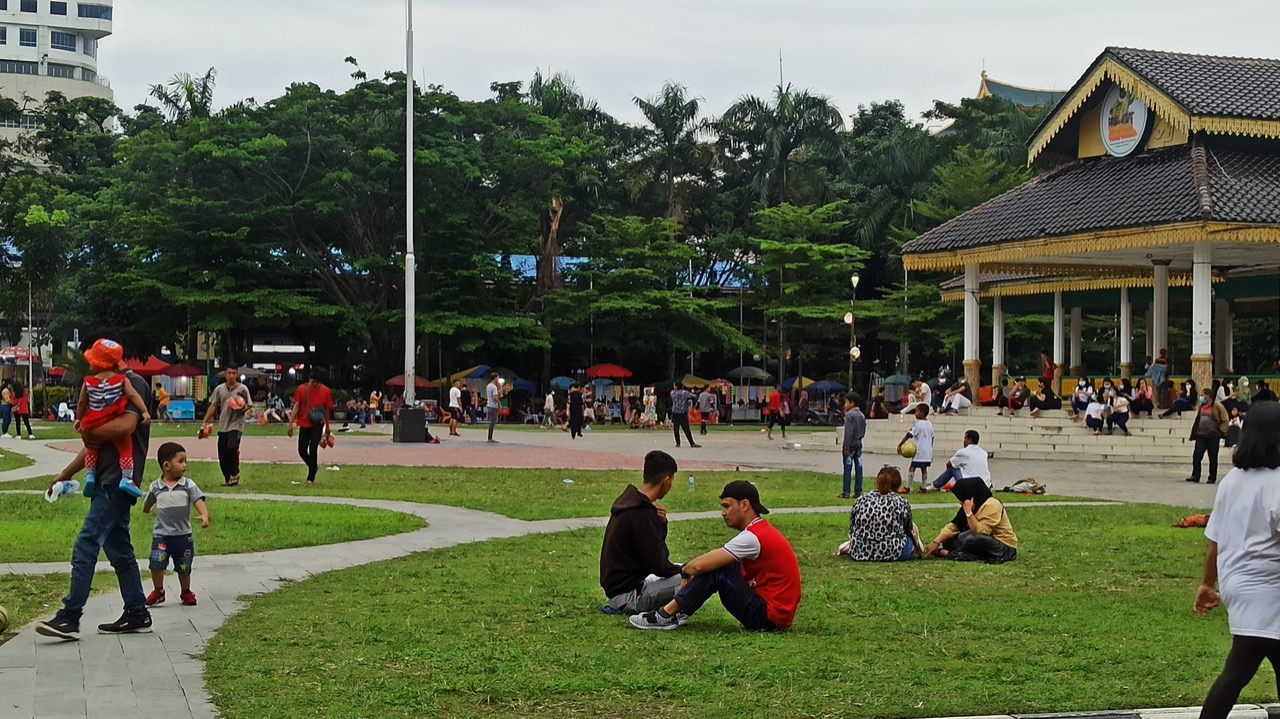 suasana-lapangan-merdeka-medan-satu-hari-jelang-pemberlakuan-ppkm.jpg