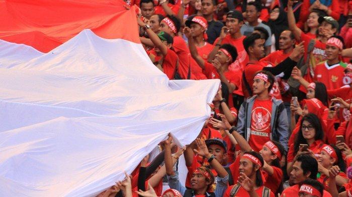 suporter-timnas-indonesia-di-sugbk-jakarta_timnas-indonesia-vs-thailand.jpg