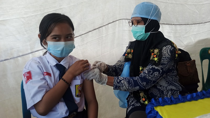 vaksinasi-pelajar-di-medan-november-2021.jpg