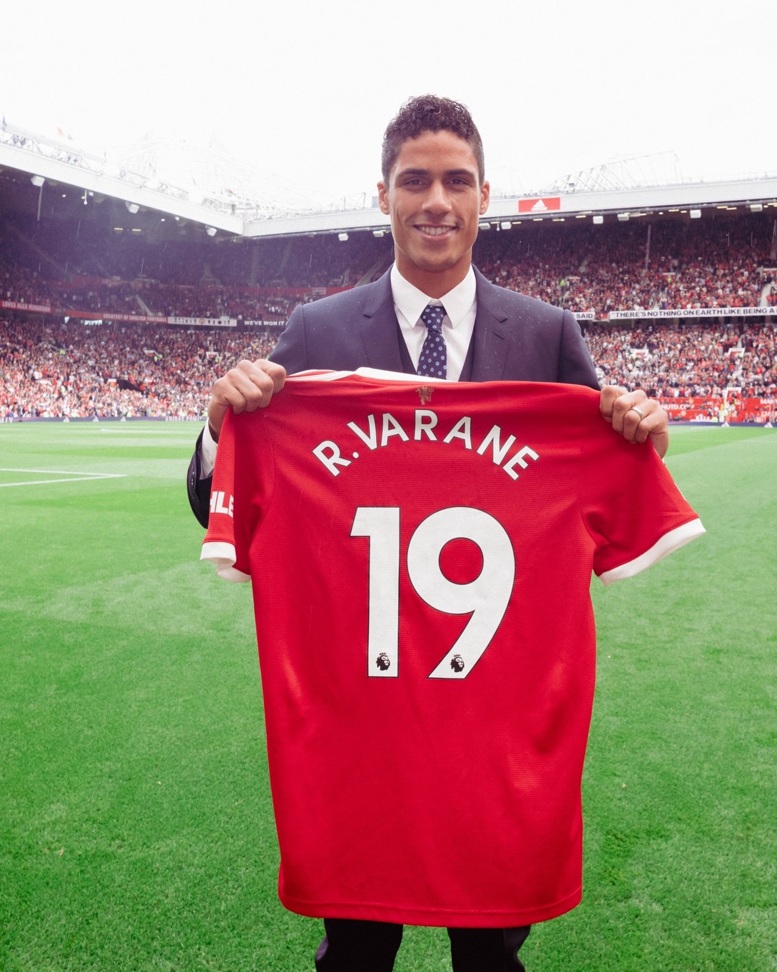 varane-di-old-trafford.jpg