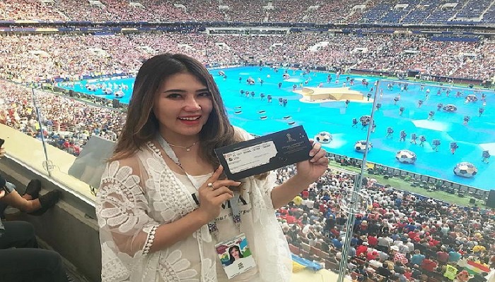 via-vallen-kenakan-busana-berbahan-sheer-alias-transparan-saat-nonton-pertandingan-sepak-bola.jpg