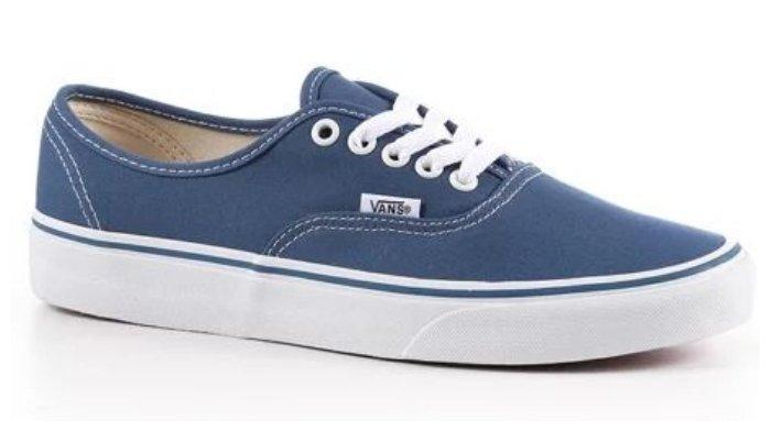 Viral Sepatu Vans Challenge, Dilempar Bagaimanapun Juga, Tetap Saja Kembali Tegak Seperti Semula