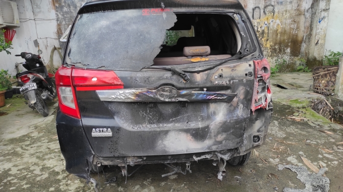warga-Komlek-Deli-Garden-2-diteror-mobil-dibakar.jpg