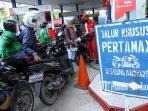 03092022_ANTREAN_PENGISIAN_BBM_DANIL_SIREGAR_1jpg.jpg