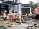 05092023_PENGERUKAN-LUMPUR_ABDAN-SYAKURO-1.jpg<pf>05092023_MEMASANG-BETON_ABDAN-SYAKURO-1.jpg<pf>05092023_MENYUSUN-BETON_ABDAN-SYAKURO-1.jpg<pf>05092023_PENGERUKAN-LUMPUR_ABDAN-SYAKURO-2.jpg<pf>05092023_PENGERUKAN-LUMPUR_ABDAN-SYAKURO-3.jpg<pf>05092023_MEMASANG-BETON_ABDAN-SYAKURO-2.jpg