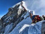 10-pendaki-puncak-everest-tewas.jpg