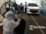 23032021_tes_covid-19_sistem_drive_thru_danil_siregar-4.jpg
