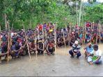 500-orang-memadati-halaman-tempat-tinggal-Lukas-tersebut.jpg