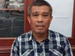 Anggota-KPU-Sumatera-Utara-Batara-Manurung-saat-diwawancarai-di-Kantor-KPU-sumut1.jpg