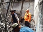 Api-melahap-habis-rumah-Khamozaro-Waruwu-yang-berada-di-Jalan-Pasar-II_1.jpg