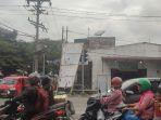 Baliho-Puan-Tumbang-di-Jalan-Wahidin.jpg