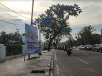 Baliho-pasangan-presiden-terpasang-di-trotoar-jalan-Jendela-Sudirman-Kota-Medan.jpg