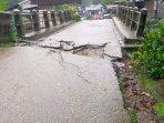 Banjir-Madina_Jembatan-nyaris-putus.jpg