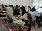 Beberapa-peserta-sedang-mengikuti-UTBK-SBMPTN-di-SMAN-1-Medan_Masuk-USU.jpg