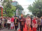 Bobby-Nasution-Pakai-Baju-Adat-Simalungun.jpg