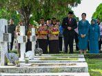 Bobby-Nasution-Ziarah-Makam-Pahlawan.jpg