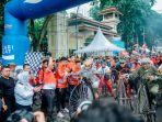 Bobby-Nasution-lepas-para-peserta-jalan-santai-dan-sepeda.jpg