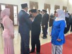 Bupati-Deli-Serdang-dr-Asri-Ludin-Tambunan-memberikan-ucapan-selamat-kepada-Dedi-Maswardy_1.jpg