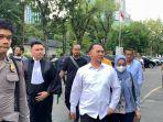 Bupati-Labuhanbatu-nonaktif-Erik-Adtrada-Ritonga-berjalan.jpg