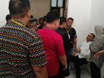 Bupati-Labuhanbatu-nonaktif-Erik-Adtrada-Ritonga-lemas-dan-dibawa.jpg