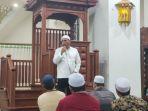Bupati-Madina-Salat-Tarawih-Bersama-Warga.jpg