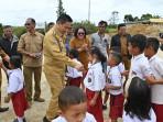 Bupati-Oloan-Nababan-memastikan-proses-pembangunan.jpg