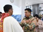 Bupati-Samosir-Bersama-Keluarga-Rayakan-Misa-Kudus-1.jpg