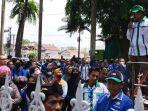 Buruh-melakukan-aksi-di-kantor-Bupati-Deli-Serdang-Selasa-3042024.jpg