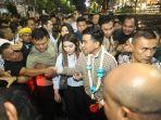 Cawapres-nomor-urut-dua-Gibran-Rakabuming-Raka-menyapa-simpatisan.jpg