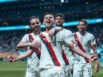 Claudio-Echeverri-selebrasi-c.jpg