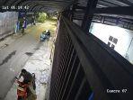 Tiga Maling Patahkan Gembok Gerbang dengan Gunting Rantai, Dua Motor Dicuri Dalam Waktu 30 Menit
