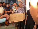 DPRD-Asahan-Nazarudin-terima-ayam-potong.jpg