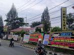 Deretan-ucapan-karangan-bunga-di-depan-halaman-Mapolres-Dairi-sepanjang-500-meter.jpg