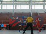 Dua-atlet-wushu-sanda-bertarung-di-kejuaraan-Antar-Pelajar-2025-memperebutkan-Piala-Gubsu.jpg