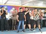 Dua-petinju-dari-Sumut-dan-Aceh-saat-face-off-di-Aula-Dispora.jpg